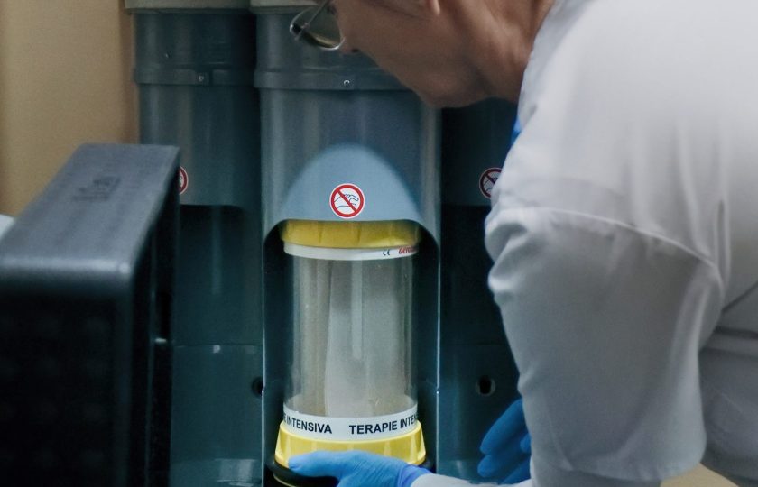 Cluj_Pneumatic_Mail_Technician
